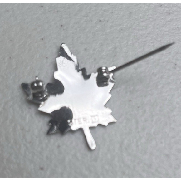 925 Sterling Silver Canada Maple Leaf Brooch Pin Nature Jewel Vintage 1" - Picture 4 of 6